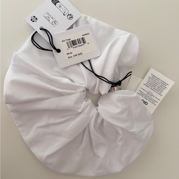 ALO Yoga Accessories - ALO Yoga White Hair Scrunchie with Silver Accent
